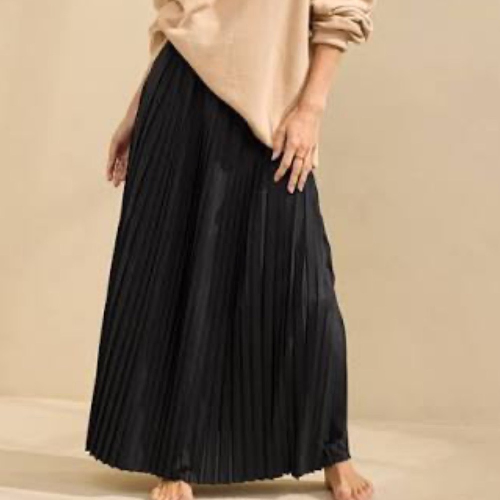 aerie Black Pleated Maxi Skirt